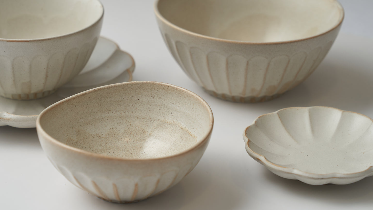 JAPANESE BLOOM OVAL BOWLS